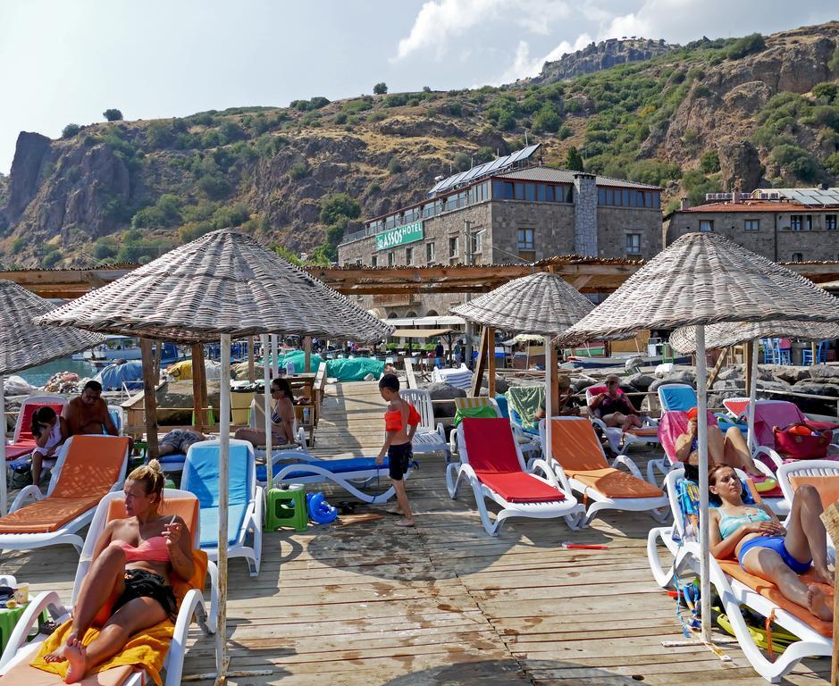 Assos Hotel Exterior photo