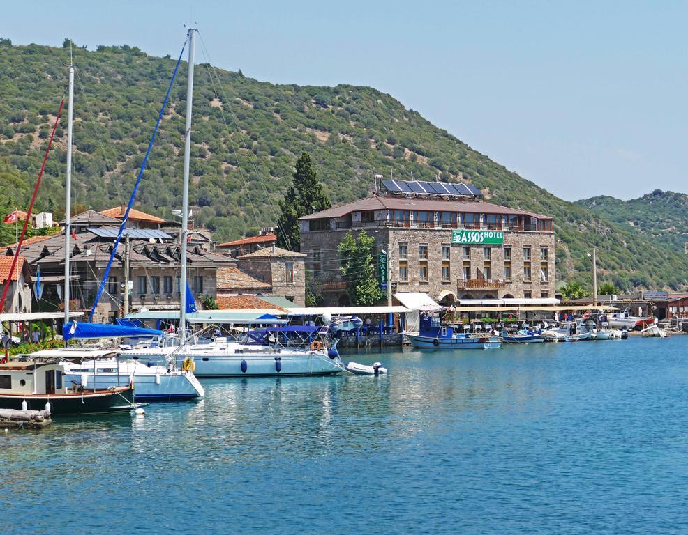 Assos Hotel Exterior photo